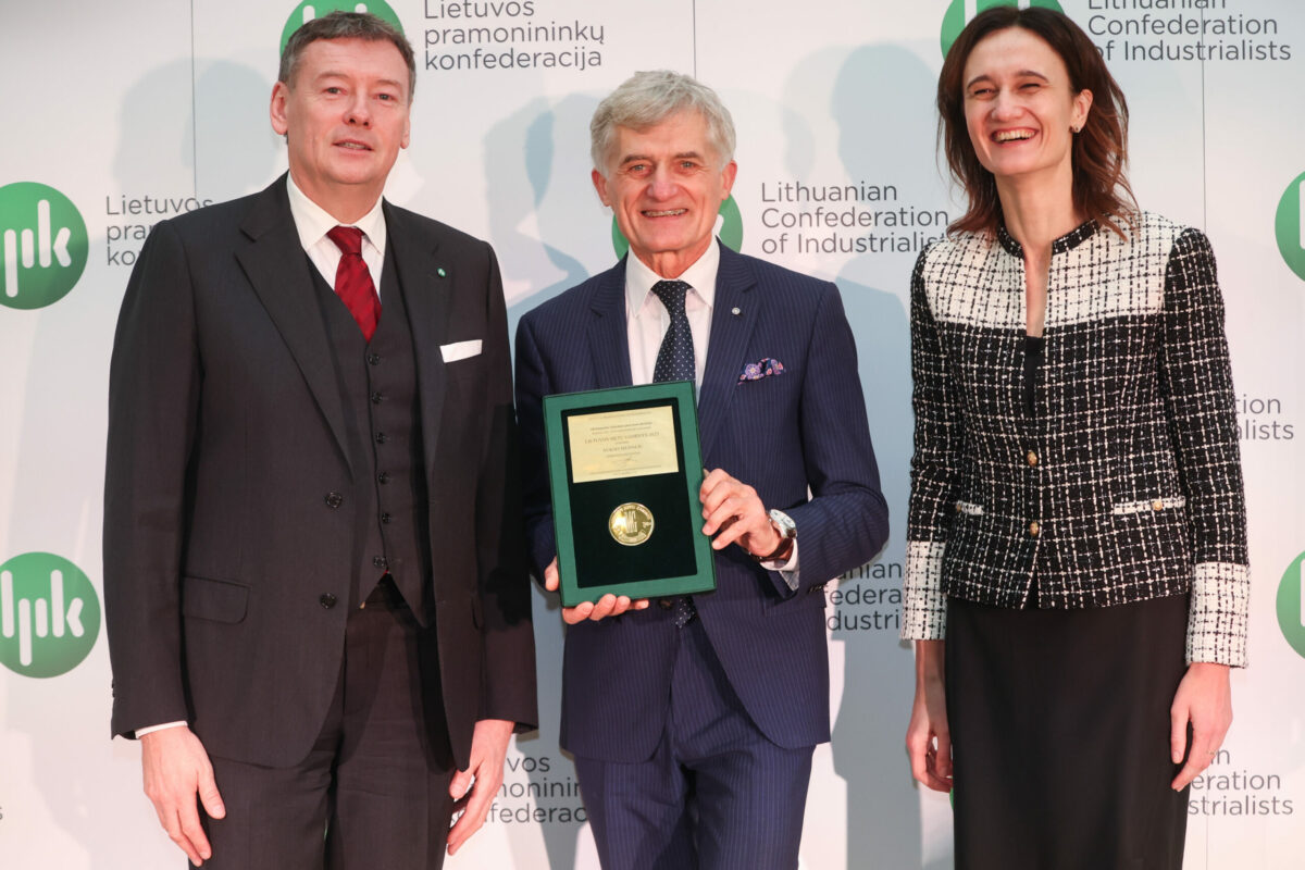 Uosto direkcijos investicijos, atveriančios naujas galimybes konteinerių krovai, įvertintos aukso me...