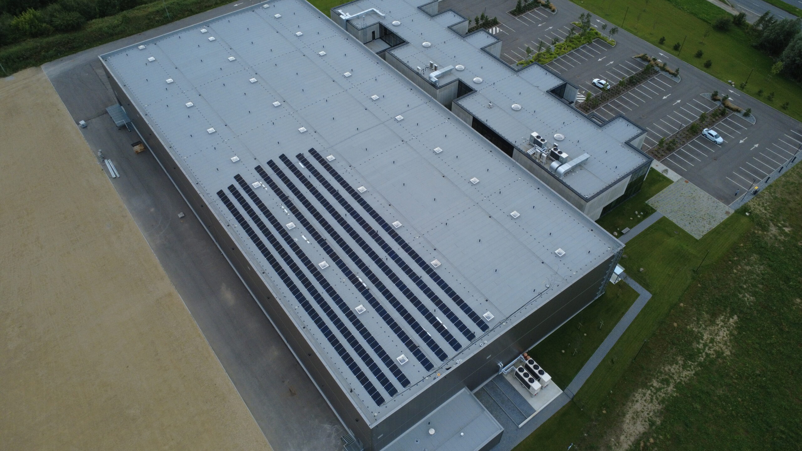 Uosto įmonės investuoja į atsinaujinančią energetiką: gamins ir kaups elektros energiją