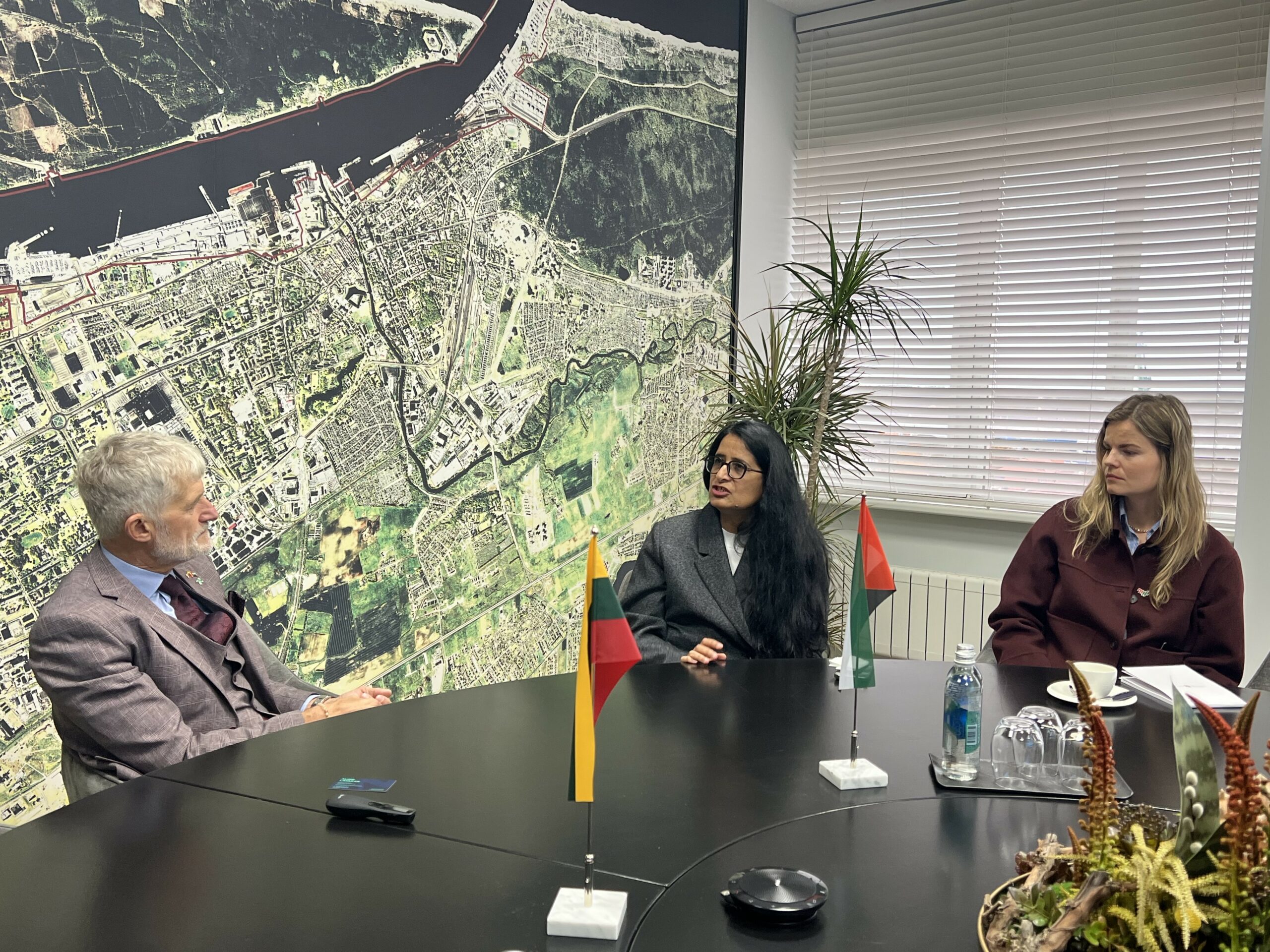 Pirmasis JAE ambasadorės vizitas Klaipėdos uoste: dėmesys – strateginiams projektams ir bendradarbia...