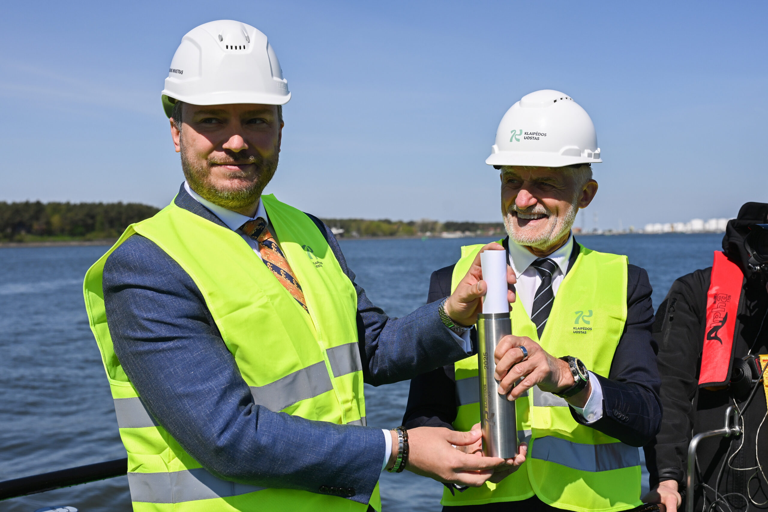 Iškilęs iš vandens sujungti žmones: būsimajame Kruizinių laivų terminale įkasta kapsulė ateities kartoms