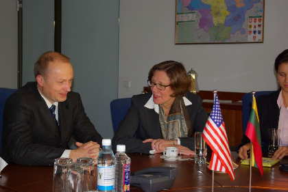 Klaipėdos uoste lankėsi naujai paskirta JAV ambasadorė Lietuvoje J. E. Anne Elizabeth Derse