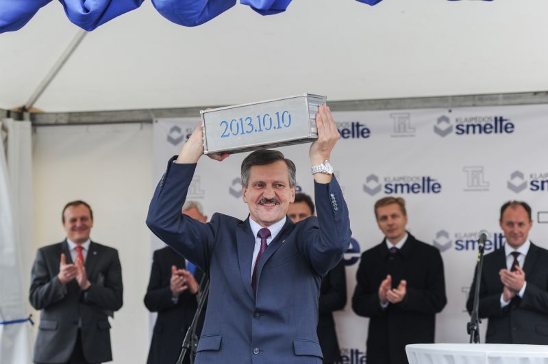 Time capsule intended to mark the beginning of the construction of international container distribut...